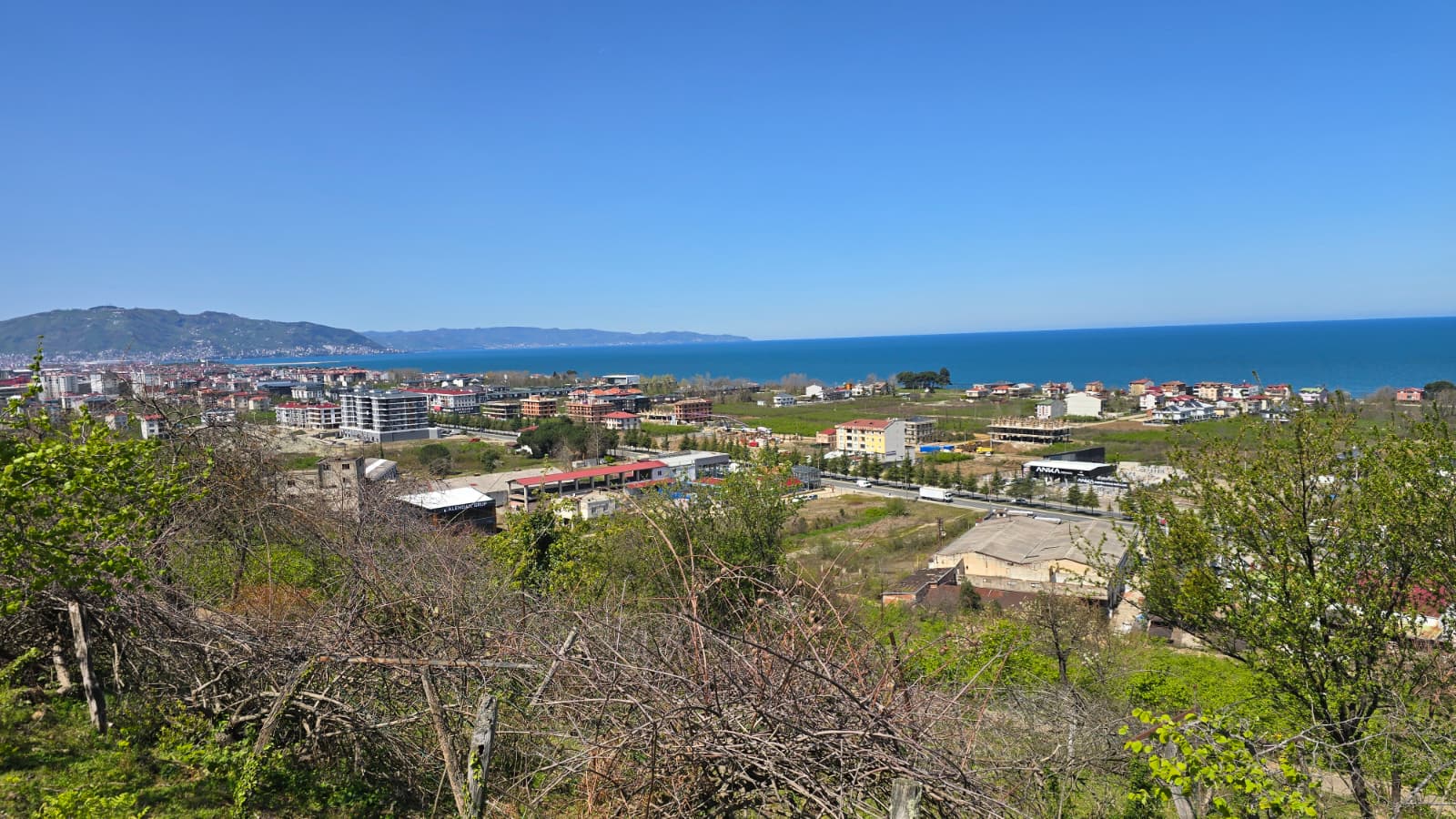 TURNASUYU MAHALLESİNDE DENİZ VE ŞEHİR MANZARALI KAT KARŞILIĞI ARSA